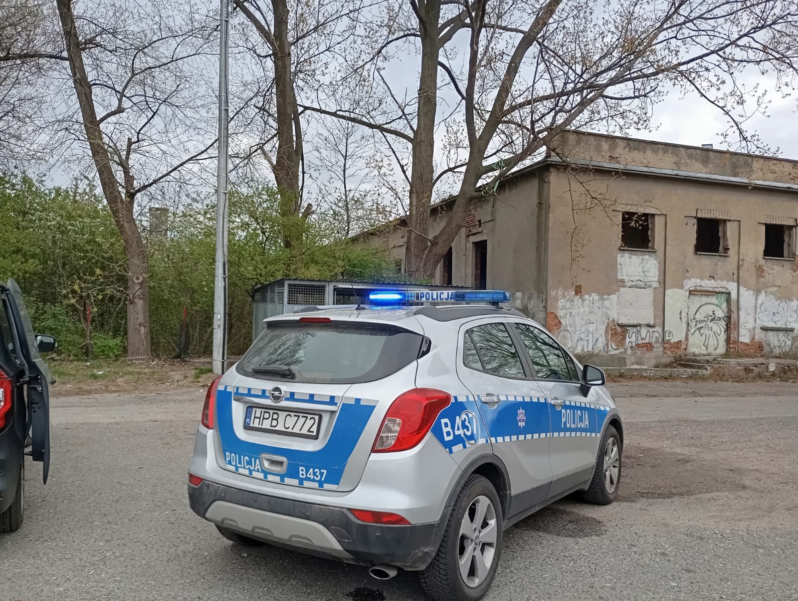 W okolicy przystanku w Jaroszowie ujawniono zwłoki kobiety [FOTO] 